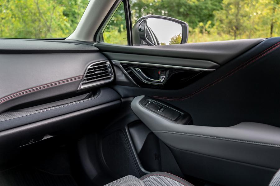 Интерьер Subaru Legacy Sport 2019 года  (NA) (фото 7 из 29)